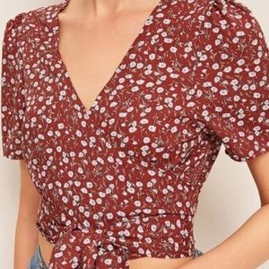 Crop top flowered shirt